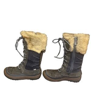 Merrell 200 Gram Warm insulated boots.  Size: 5.5.  Zipper entry.  Faux fur.